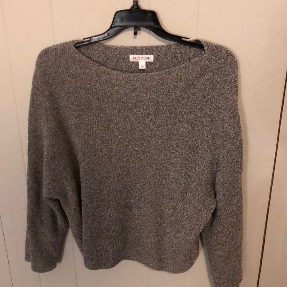 Cozy and cute sweater with gold details!
